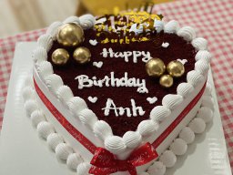 Bánh kem trang trí hình trái tim